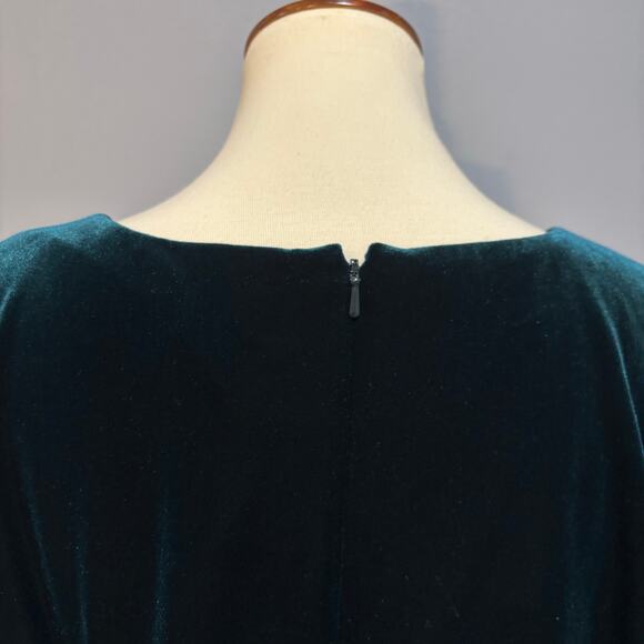 R&M Richards Women's dark teal emerald Velvet Dress, size medium - Picture 4 of 11